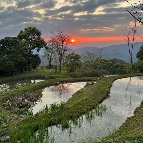 山裡夕陽 一天中最溫柔的時刻