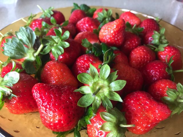 【愛在甜心 有機轉型草莓300gｘ3盒/箱(12粒/盒)】最夢幻的冬季水果 酸甜幸福滋味
