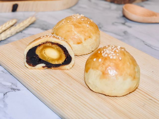 【台西玉津 - 寶貝蛋黃酥15入禮盒】甜鹹交織的美好滋味！