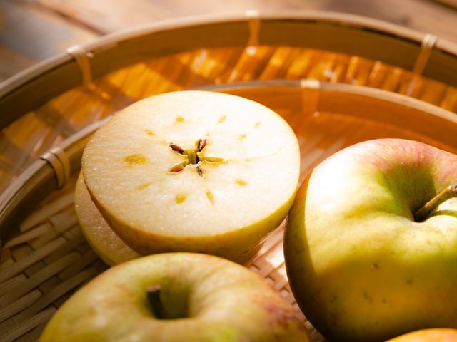【台中梨山 套袋蜜蘋果8斤裝(特級)】濃郁蘋果香 口感風味讓人讚不絕口