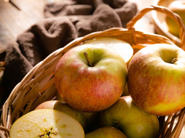 【產季中！台中梨山 套袋蜜蘋果8斤裝(特級)】濃郁蘋果香 口感風味讓人讚不絕口