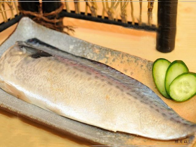 【薄鹽北大西洋鯖魚片(特大)】只要新鮮，簡單料理即是美味