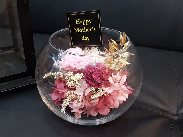 【臻愛媽咪。康乃馨永生花玻璃盆花(附禮物盒)】母親節花禮 讓心意更長久
