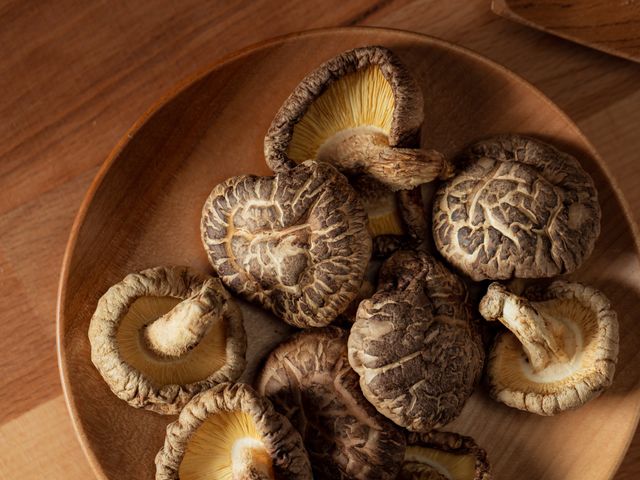 【雲林古坑 有機頂級椴木花菇(小)】頂級香菇 深山孕育的珍貴食材