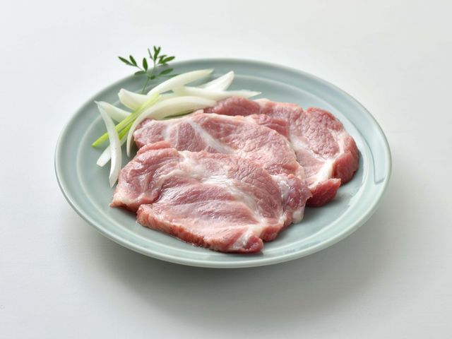 【OMEGA 亞麻籽豬肉 梅花肉排(厚)300g】Omega亞麻籽養殖 讓肉質層次更豐富