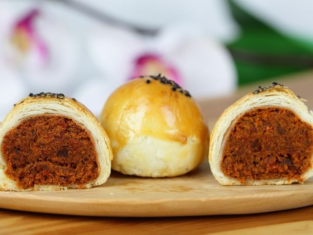 【吳師傅熱銷點心 - 酥皮經典禮盒(12入)】牛肉酥＋蛋黃酥｜傳承油皮包酥經典手藝月餅