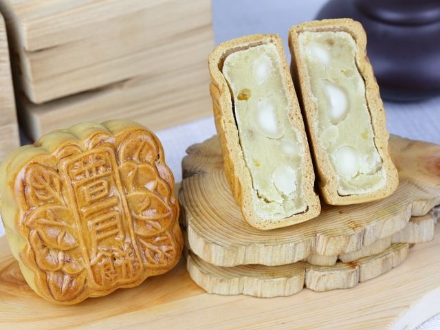 【預購！中秋團圓 - 廣式夏威夷香柚月餅禮盒(4入)】獨家研發｜夏威夷豆×白柚果肉 港式清香月餅