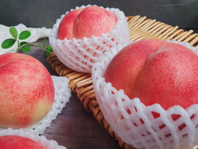 【免運！日本長野水蜜桃16顆箱裝(大顆)】甜度高又多汁，香氣超濃郁