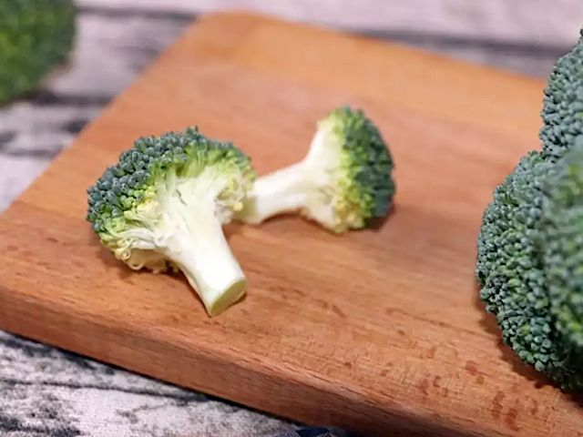 【免運！鮮凍青花菜1kgｘ3包】特選綠花椰菜，免切洗烹調超方便