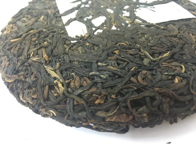 【茶田計畫-2016年鳳山純料古樹紅韻紅茶餅200g】來自雲南的古樹茶葉，生活裡最美好的調劑