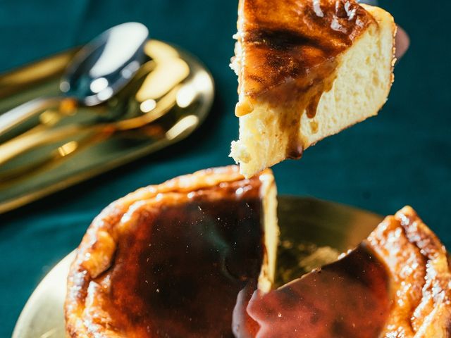 【黑糖道 - (免運)黑糖焦香巴斯克乳酪蛋糕(6吋)】濃郁起司口感及豐富黑糖香氣的雙重味蕾體驗！