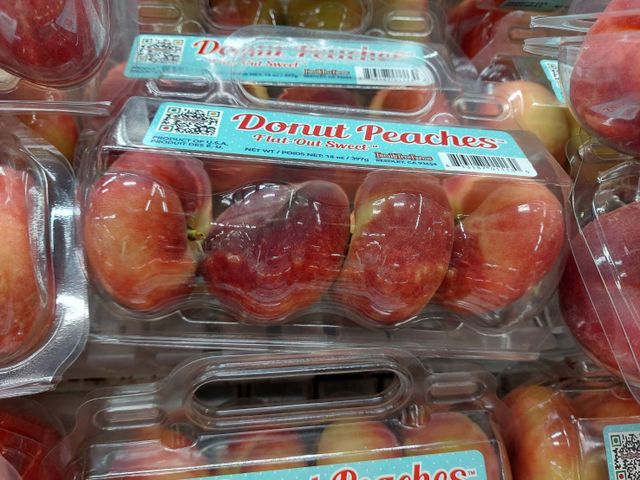 【美國空運 原裝進口加州蟠桃 10盒(4顆/盒)】神話傳說中的仙桃 脆的爽口軟的香甜 甜甜圈水蜜桃