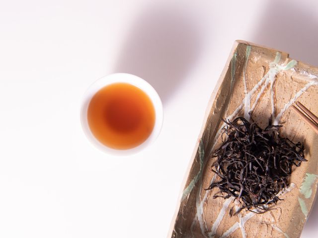 【八方茶業 - 台灣紅有機康普茶250mlＸ2瓶】原料簡單、口感天然的好茶