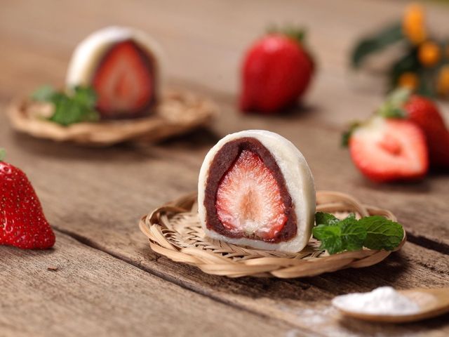 【草莓大福來了！紅豆口味4入/盒】酸酸甜甜的幸福戀愛滋味，甜在你口中，記在你心中～