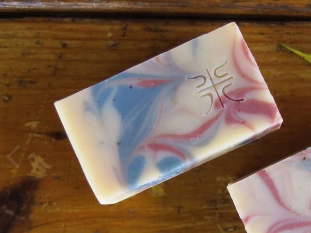 【 抹草平安皂！米皂(艾草皂)x1 (100g)】適合中乾性膚質手工皂 堅持低溫熟成不破壞植物營養
