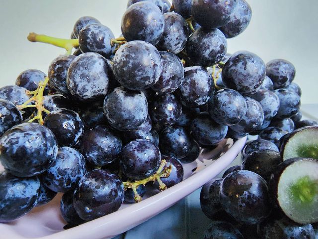 【現貨免運！智利黑無籽葡萄 2包裝】果實硬脆又甜 有特殊風味的葡萄