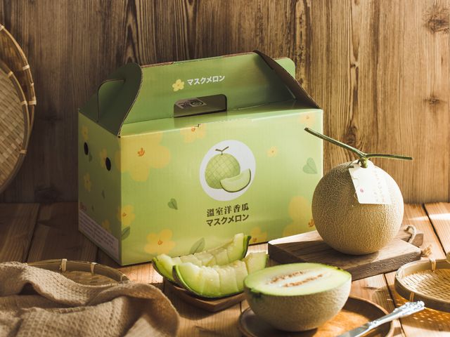 【預購!期間限定 台南十三號洋香瓜雙入禮盒(1.8kg/顆)】 果肉細緻、入口即化的綠肉哈密瓜