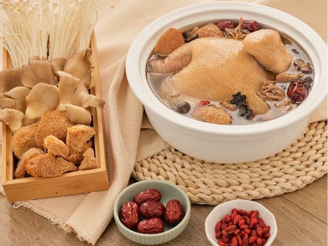 【心・雞湯(半雞)- 百菇雞湯】用盡心雞，只為打造暖心時刻