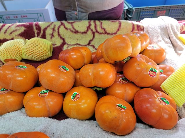 【仙境佳果！梨山日本甜柿9粒裝4.78斤禮盒】高海拔秘境果園的精品甜柿