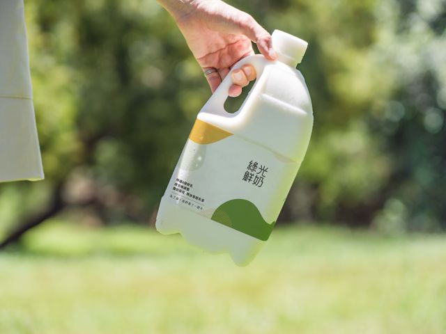 【綠光鮮乳 1892ml x2瓶組】迷客夏自營牧場鮮奶  100%成分無調整的頂級牛奶