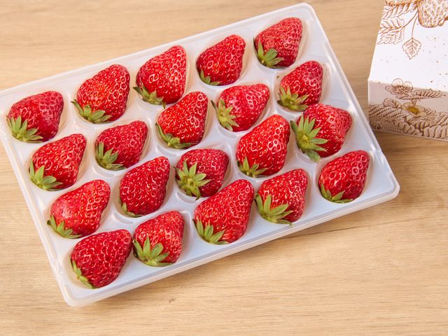 【珍稀少見！日系無毒紅顏草莓15入(中果) x2入】比豐香更勝一籌的嬌豔紅寶石