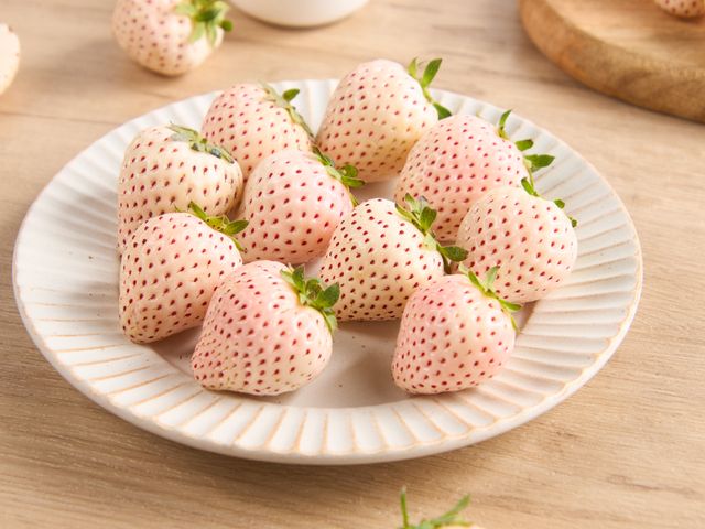 【珍稀少見！日系無毒天使之實白草莓15入(中果) x2入】純淨無瑕的雪白色果實