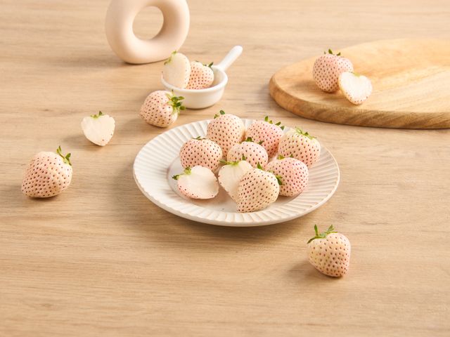 【珍稀少見！日系無毒天使之實白草莓15入(中果) x2入】純淨無瑕的雪白色果實