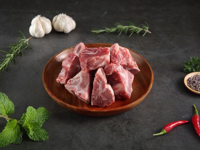 【香草豬 豬龍骨 450g/包】骨多肉少脂肪低 煲湯熬湯的好選擇