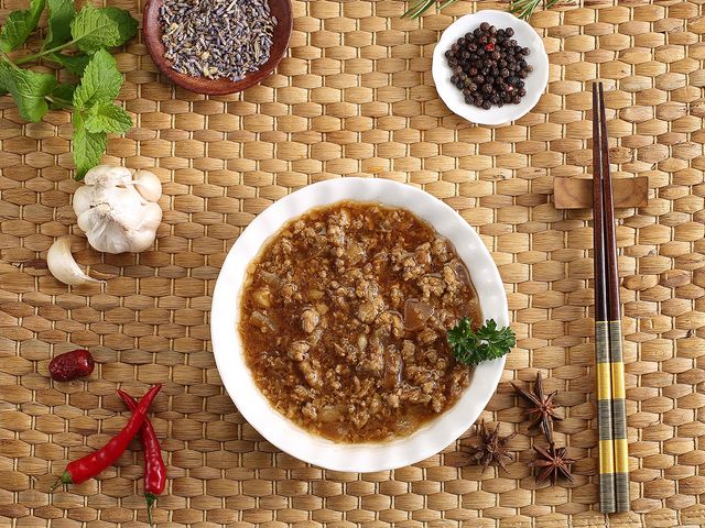 【香草豬 古早味肉燥 300g/包】拌菜、拌麵、配飯的好幫手