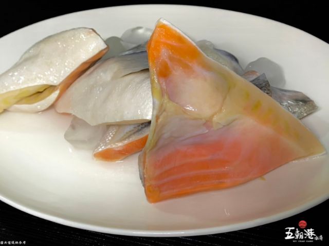 【買二送一！野生鮭魚下巴 x3包(500g±10%/包)】膠質與油脂交疊 香氣四溢