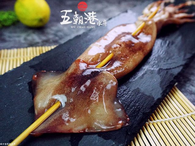 【買1送1！鮮脆魷魚串 (300克±10%/隻)】已去內臟 輕鬆享用
