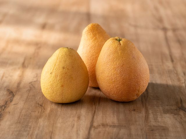 【台南梅嶺 鮮紅飽滿紅文旦(XL)10斤】果瓣晶瑩透亮 香甜多汁的紅柚！