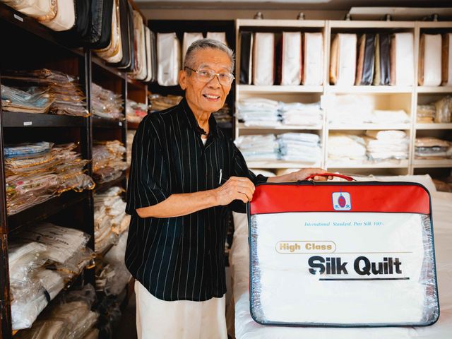 【台灣製造 100%純蠶絲被 7x7 尺 雙人被 3.6 公斤】讓手工蠶絲被每天為您呵護家人8個小時！