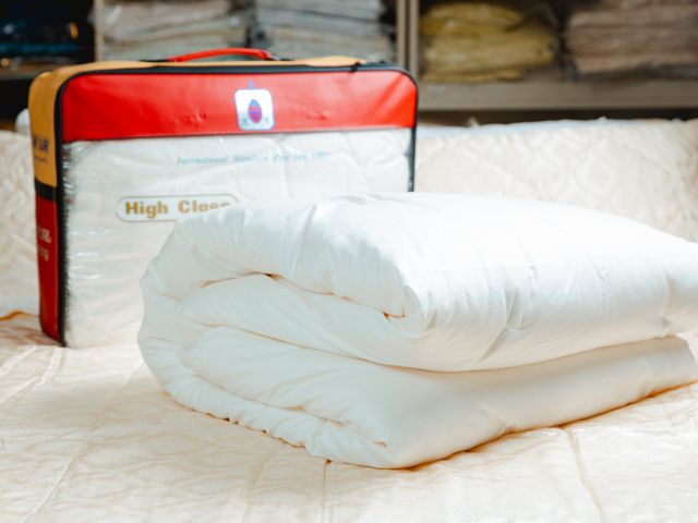 【台灣製造 100%純蠶絲被 7x7 尺 雙人被 3.6 公斤】讓手工蠶絲被每天為您呵護家人8個小時！