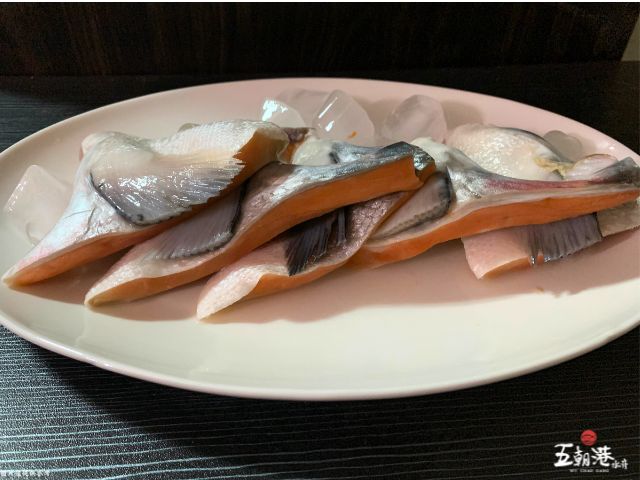 【大包裝買二送一！野生鮭魚下巴 x3包(1kg±10%/包)】膠質與油脂交疊 香氣四溢