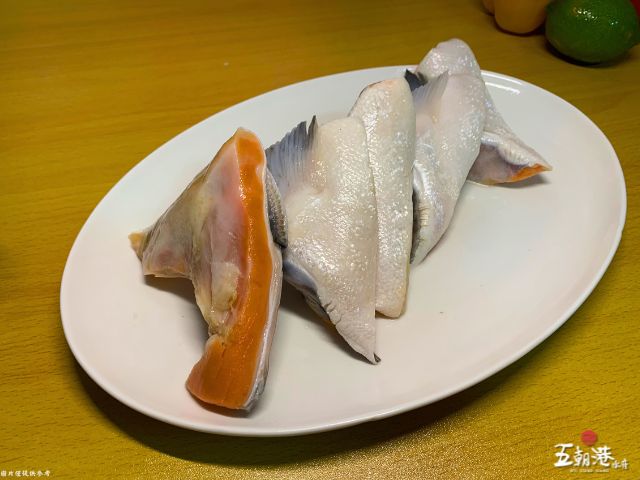 【大包裝買二送一！野生鮭魚下巴 x3包(1kg±10%/包)】膠質與油脂交疊 香氣四溢