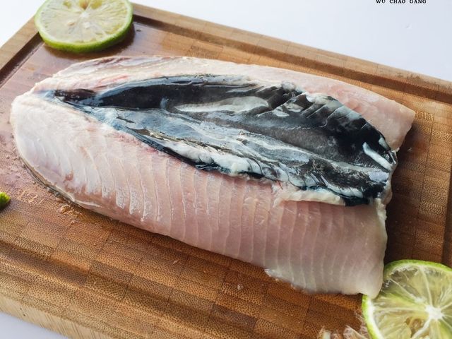 【買6送1！台南無刺虱目魚肚 7隻組(160~180g/隻)】已經人工去刺 純淨海水生態養殖