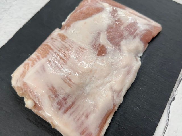 【加拿大黃金霜降松阪豬 x1包(250g~300g/包)】每頭豬只有兩塊松阪豬肉