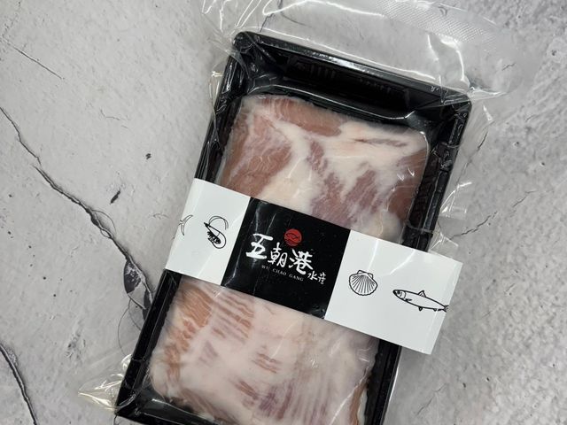 【加拿大黃金霜降松阪豬 x1包(250g~300g/包)】每頭豬只有兩塊松阪豬肉