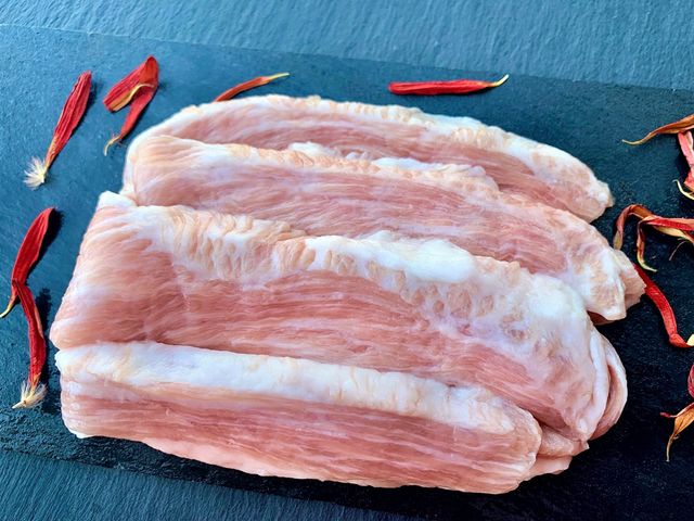 【加拿大黃金霜降松阪豬 x3包(250g~300g/包)】每頭豬只有兩塊松阪豬肉