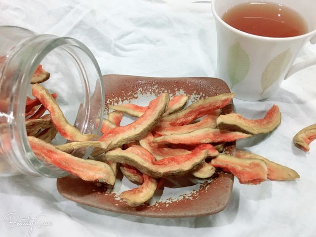 【阿金姐 紅心芭樂乾一包100g 】加入梅汁提味的酸甘甜 客家的老味道