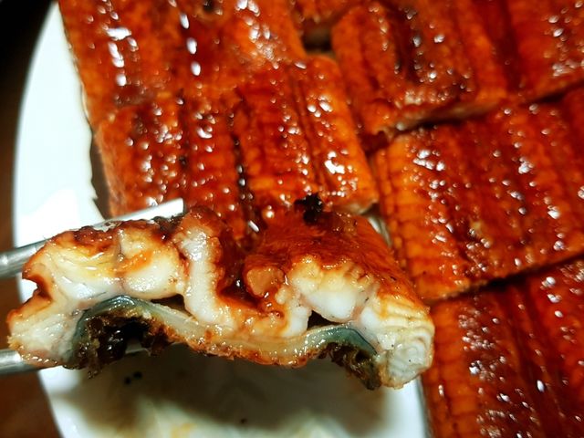 【永鮑安康家庭圓鰻禮盒(附提袋) 】蒲燒鰻、一口鮑、生食級干貝