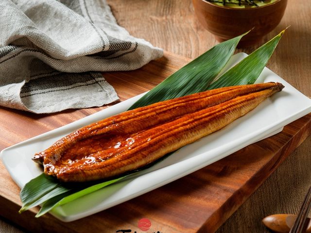 【永鮑安康家庭圓鰻禮盒(附提袋) 】蒲燒鰻、一口鮑、生食級干貝