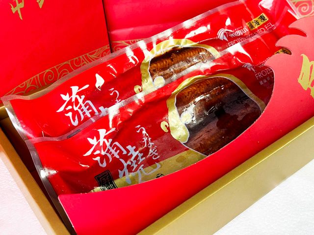 【永鮑安康家庭圓鰻禮盒(附提袋) 】蒲燒鰻、一口鮑、生食級干貝