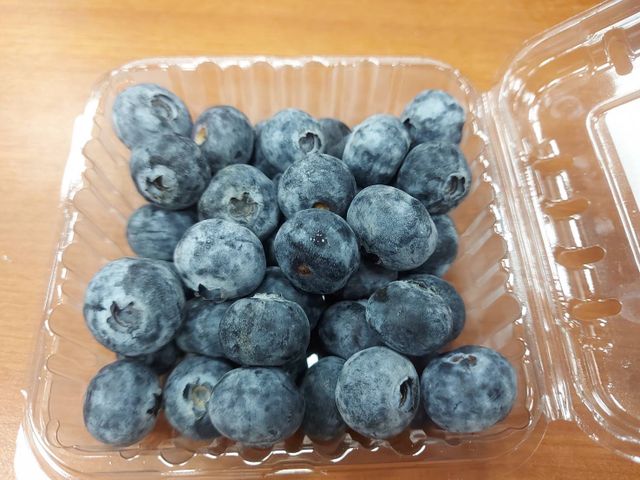 【贈藍莓半箱！美國富士蘋果半箱(36顆)】#72等級 果肉脆甜多汁