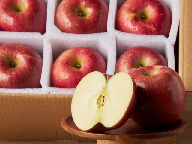 【給你好氣色！美國富士蘋果九宮格裝】#72等級 果肉脆甜多汁 送禮自用都尬意