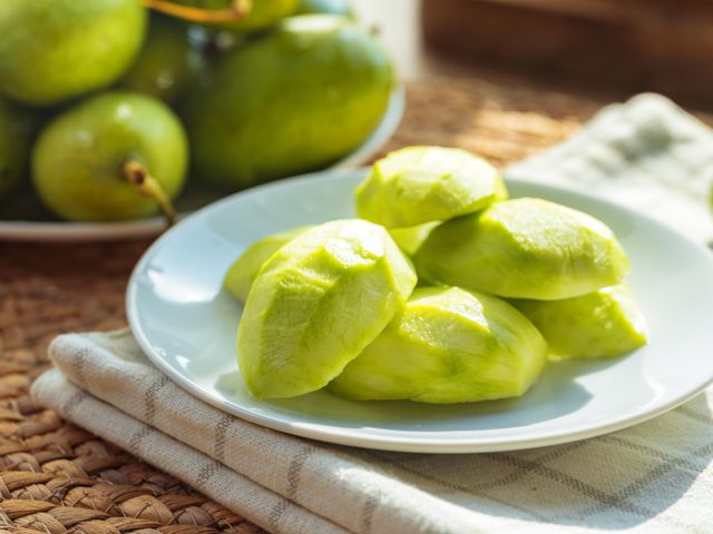 【酸甘甜！製作情人果必備的土芒果青(未削皮)】屏東老欉芒果青 現貨開採中