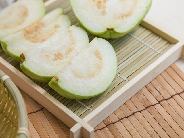 【初一芭結財富！高雄燕巢 外銷等級帝王芭樂 7斤裝】果肉厚實、脆甜口感，品嚐帝王芭樂的美好滋味