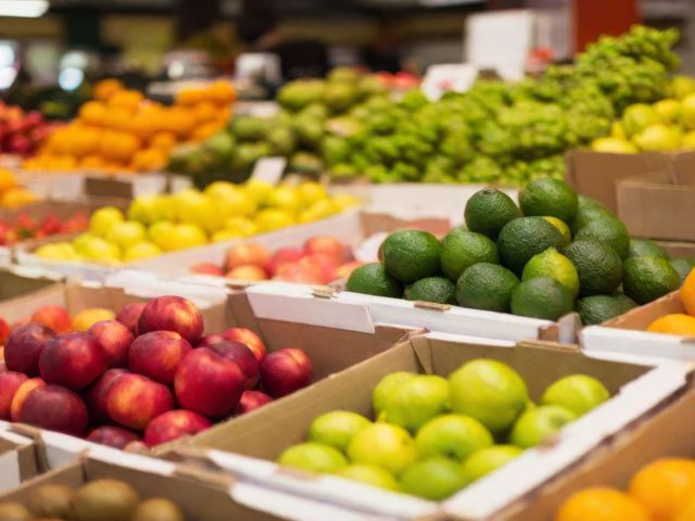 【初三神馬攏有！綜合水果箱(4~5樣隨機當季水果)】台灣在地+國外進口水果 在家就能環遊世界