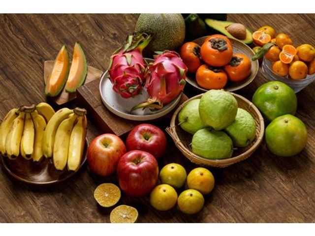 【初三神馬攏有！綜合水果箱(4~5樣隨機當季水果)】台灣在地+國外進口水果 在家就能環遊世界